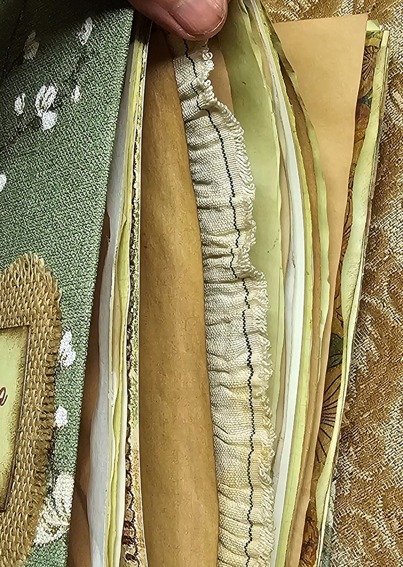 Växtfärgat papper i junk journal trädgårdsdagbok