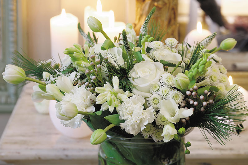 Festbukett med vita blommor till nyår