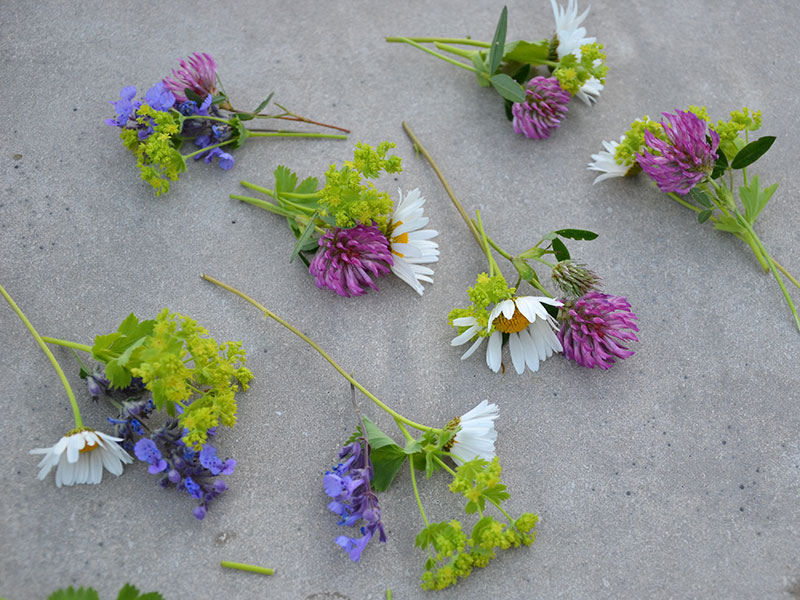 Små minibuketter till blomsterkrans