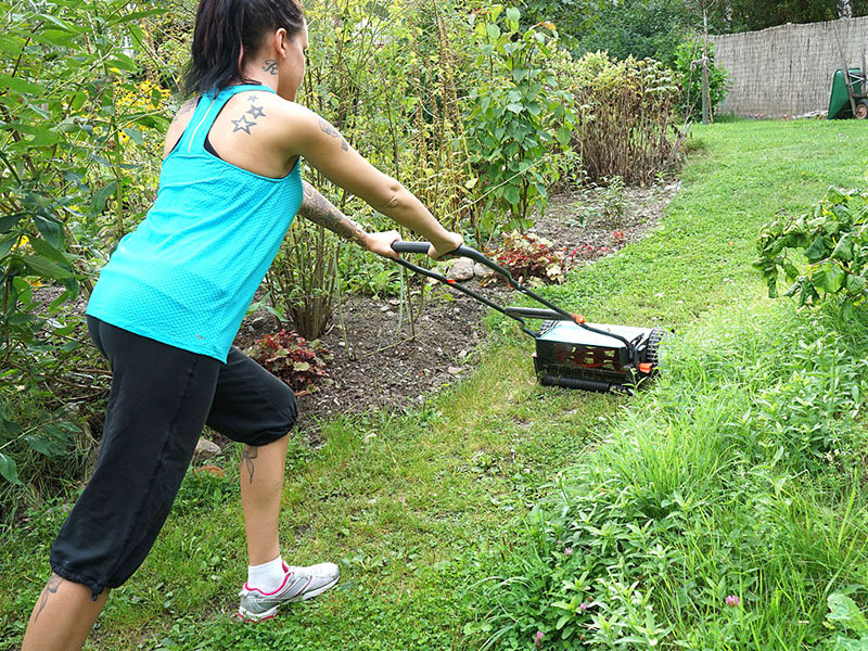 Workout med gräsklipparen