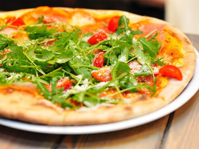 Rucola på pizza - px Rucola på pizza - px