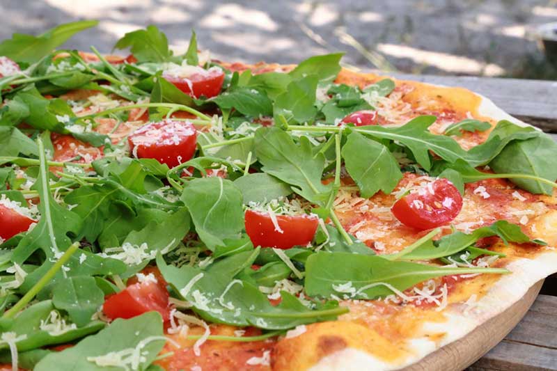 Rucola på pizza