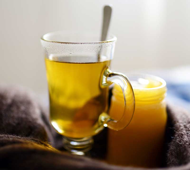 Örtte med solhatt, ingefära och honung