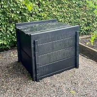 Biokub varmkompost i trädgården