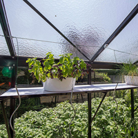 Arbetsbord till växthus. Pulverlackerad aluminium